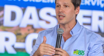 Com os adversários encolhidos, Daniel Vilela navega em águas calmas